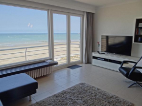 Horizon 0501 located on the sea wall